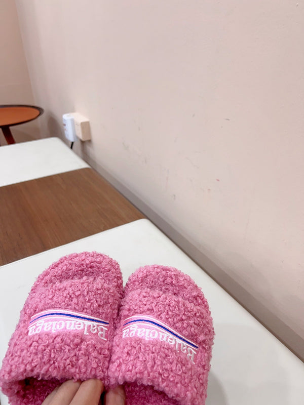 THICK-SOLED SLIPPERS IN PINK WOOL