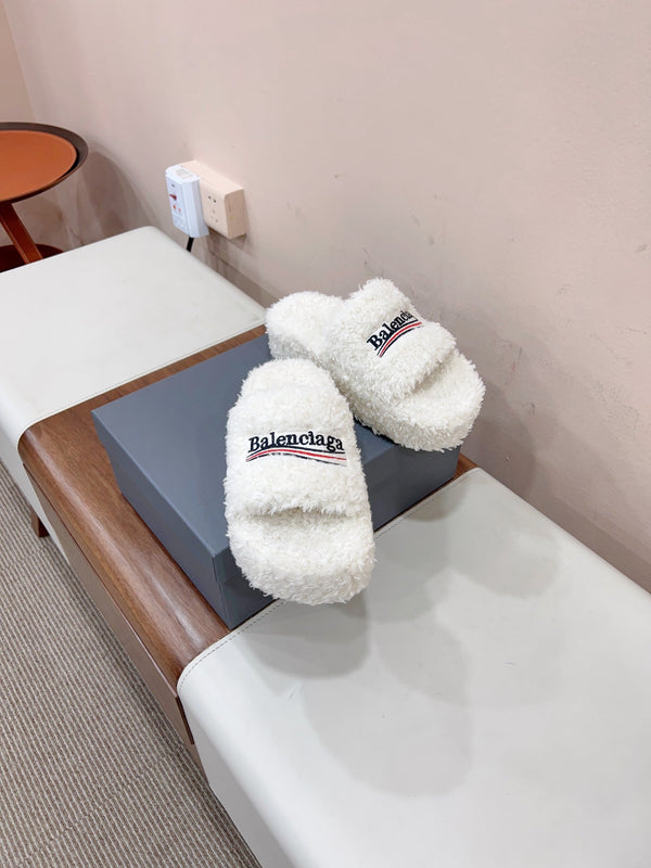 PANTOFOLE CON SUOLA SPESSA IN LANA BIANCA