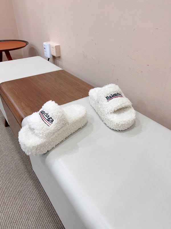 PANTOFOLE CON SUOLA SPESSA IN LANA BIANCA