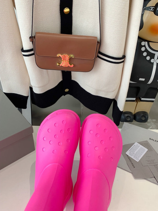 CROCS BOOTS IN BRIGHT PINK RUBBER