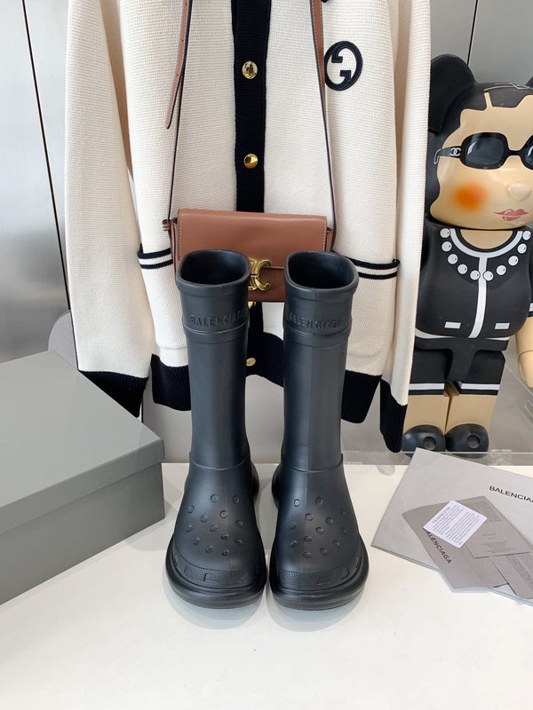 CROCS BOOTS IN BLACK RUBBER