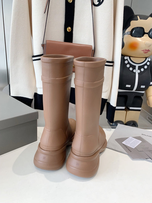 CROCS BOOTS IN BROWN RUBBER