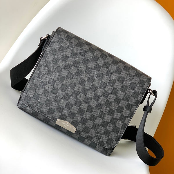LV District PM Messenger 25cm Black Damier Graphite Canvas