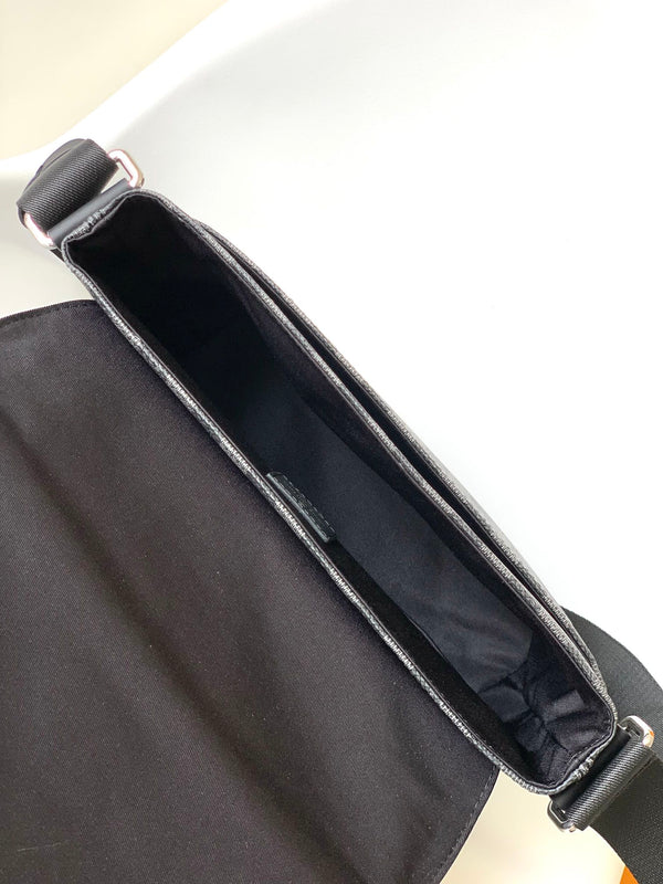LV District PM Messenger 25cm Black Damier Graphite Canvas