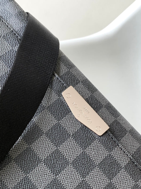 LV District PM Messenger 31cm Black Damier Graphite Canvas