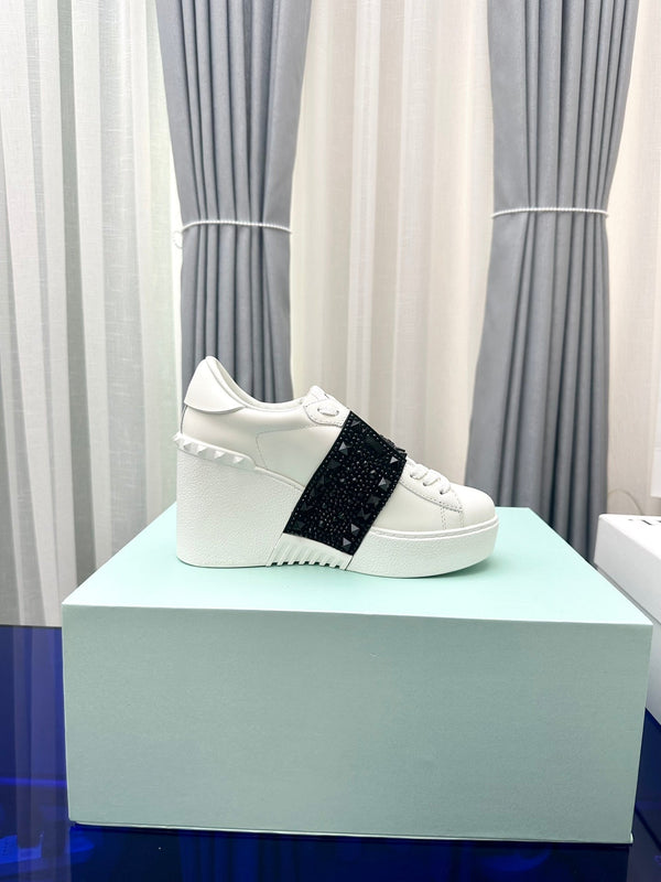 FLATFORM ROCKSTUD UNTITLED SNEAKER IN WHITE MIX BLACK CALFSKIN WITH RHINSTONES
