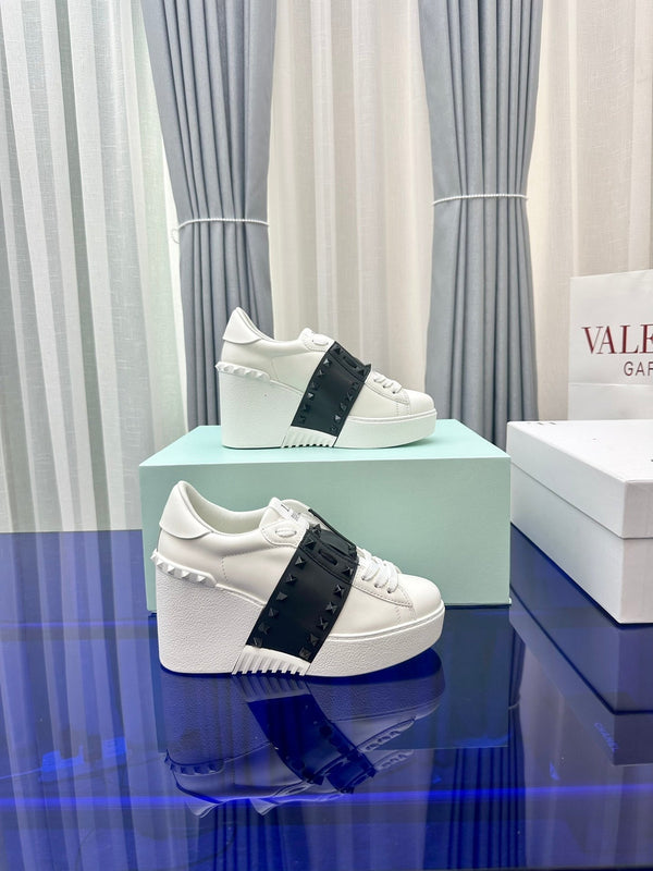 SNEAKER FLATFORM ROCKSTUD UNTITLED IN PELLE DI VITELLO BIANCO E NERO