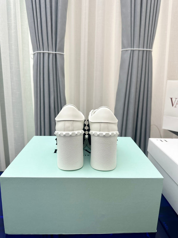 SNEAKER FLATFORM ROCKSTUD UNTITLED IN PELLE DI VITELLO BIANCO E NERO