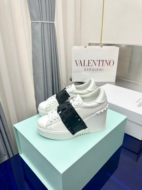 SNEAKER FLATFORM ROCKSTUD UNTITLED IN PELLE DI VITELLO BIANCO E NERO