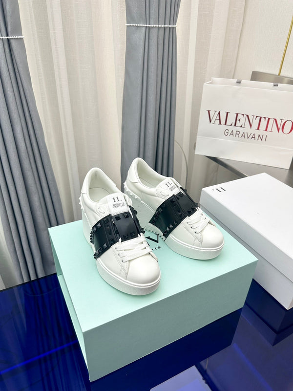 SNEAKER FLATFORM ROCKSTUD UNTITLED IN PELLE DI VITELLO BIANCO E NERO