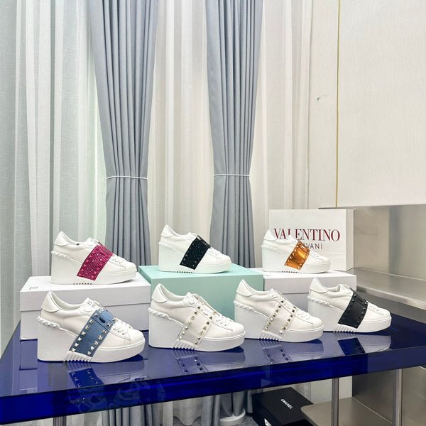 SNEAKER FLATFORM ROCKSTUD UNTITLED IN PELLE DI VITELLO BIANCO E NERO