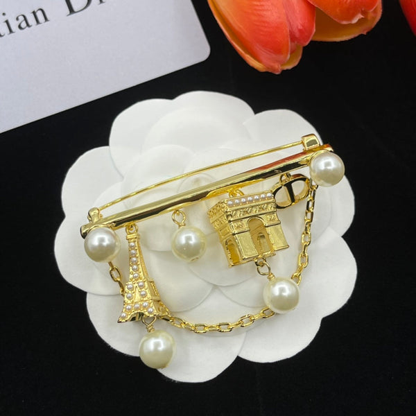 CD Brooch 182694
