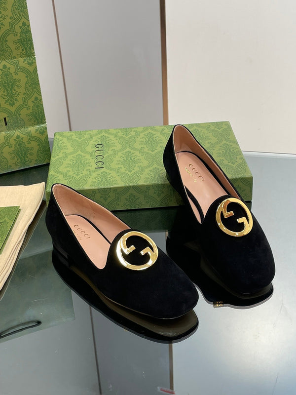 BLONDIE LOGO-PLAQUE LOAFERS IN BLACK SUEDE