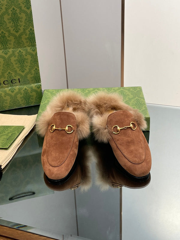 MULE CON MORSETTO IN CAMOSCIO MARRONE BRONZO E FODERA IN LANA DI AGNELLO