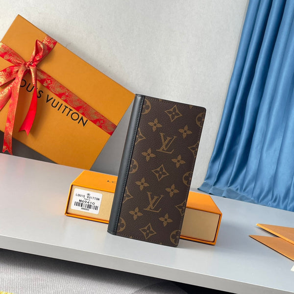 LV M69410 Brazza Wallet Monogram Canvas & Cowhide 221642