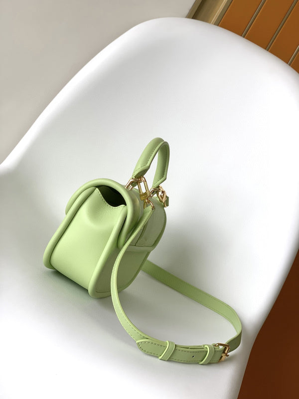 LV Hide & Seek Handbag 21cm Green Epi Grain Cowhide GHW