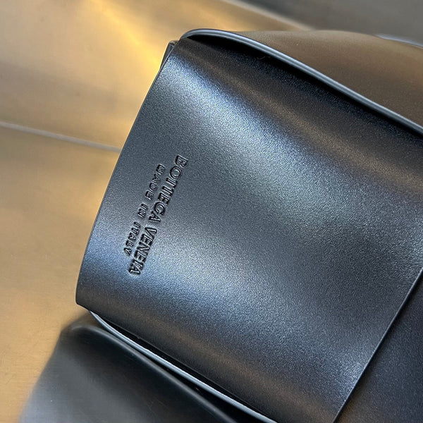 BORSA ARCO 36 IN PELLE DI AGNELLO NERA