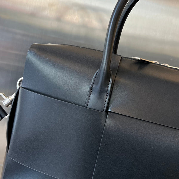 BORSA ARCO 36 IN PELLE DI AGNELLO NERA