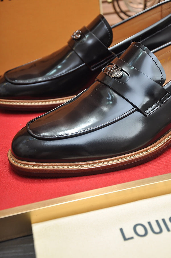 LV FLEX LOAFER IN GLOSSY BLACK CALFSKIN