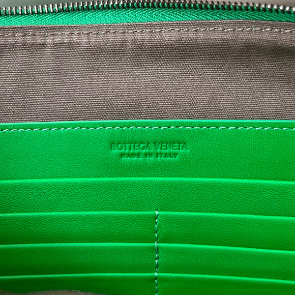 INTRECCIATO 30 IN EMERALD GREEN LAMBSKIN