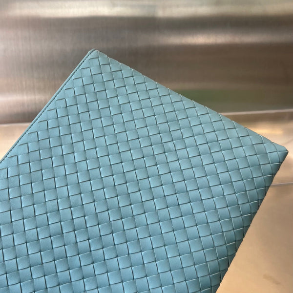 INTRECCIATO 30 IN SKY BLUE LAMBSKIN