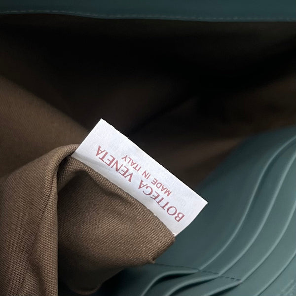 INTRECCIATO 30 IN SKY BLUE LAMBSKIN