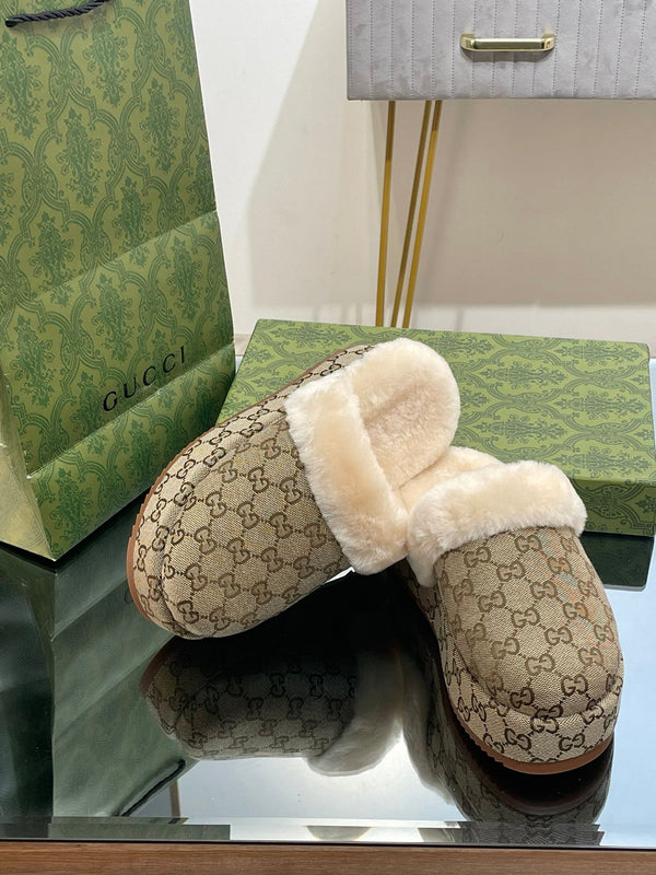 MULE GG MOLLY IN TESSUTO JACQUARD CON MONOGRAMMA MARRONE ARACHIDI E FODERA IN SHEARLING