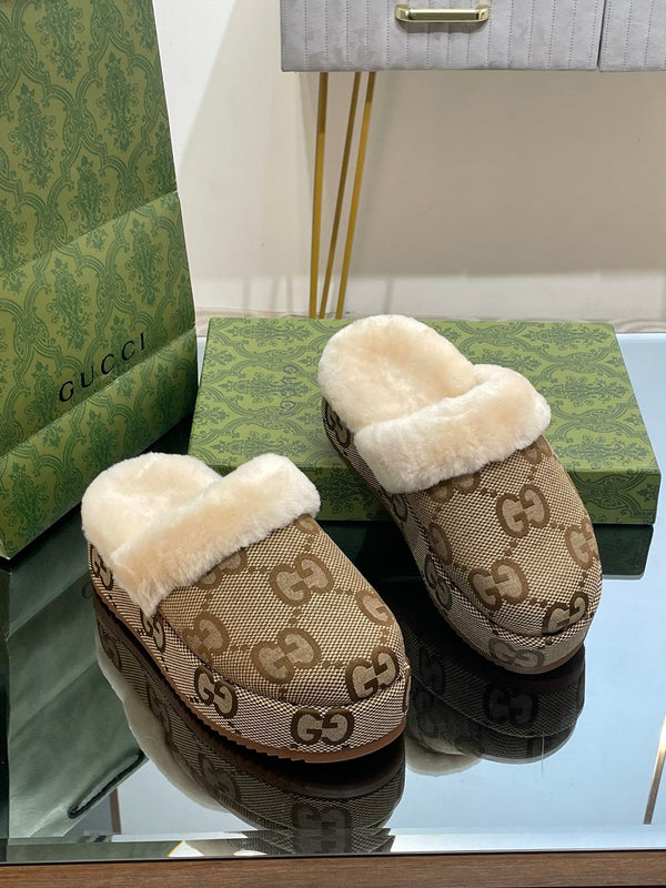MULE GG MOLLY IN TESSUTO JACQUARD CON MONOGRAMMA MARRONE CAMMELLO E FODERA IN SHEARLING