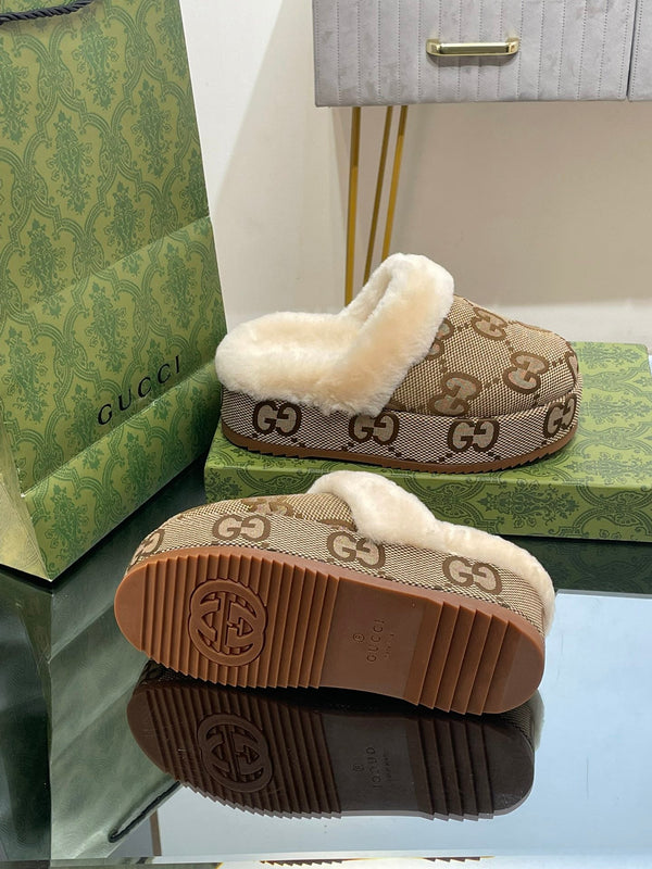 MULE GG MOLLY IN TESSUTO JACQUARD CON MONOGRAMMA MARRONE CAMMELLO E FODERA IN SHEARLING