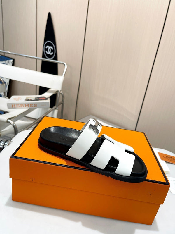 HM CHYPRE SANDAL WHITE WITH H-BUCKLE CALFSKIN