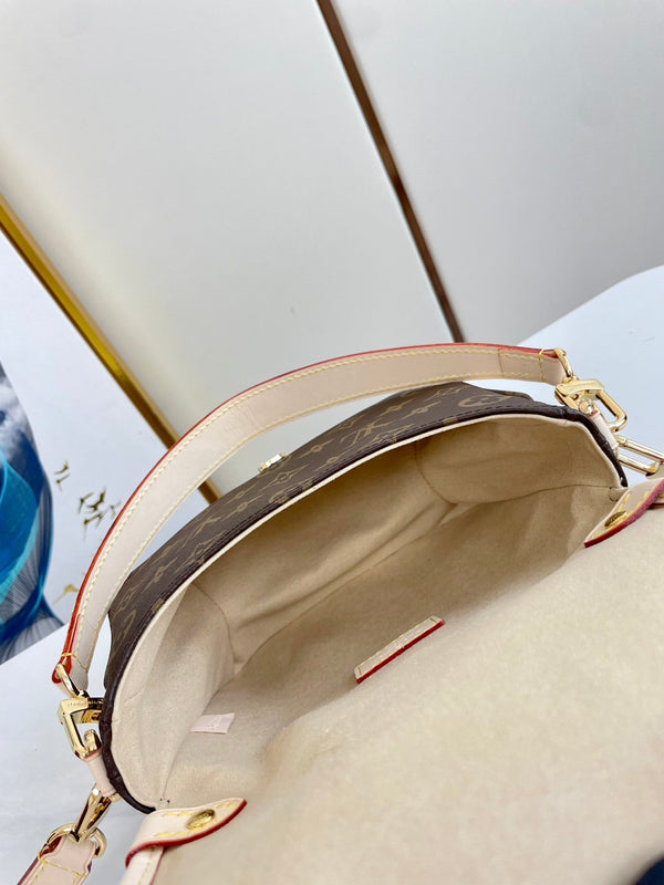 SAUMUR BB 20 TELA MONOGRAM MARRONE E RIFINITURE IN PELLE, FERRAMENTA ORO