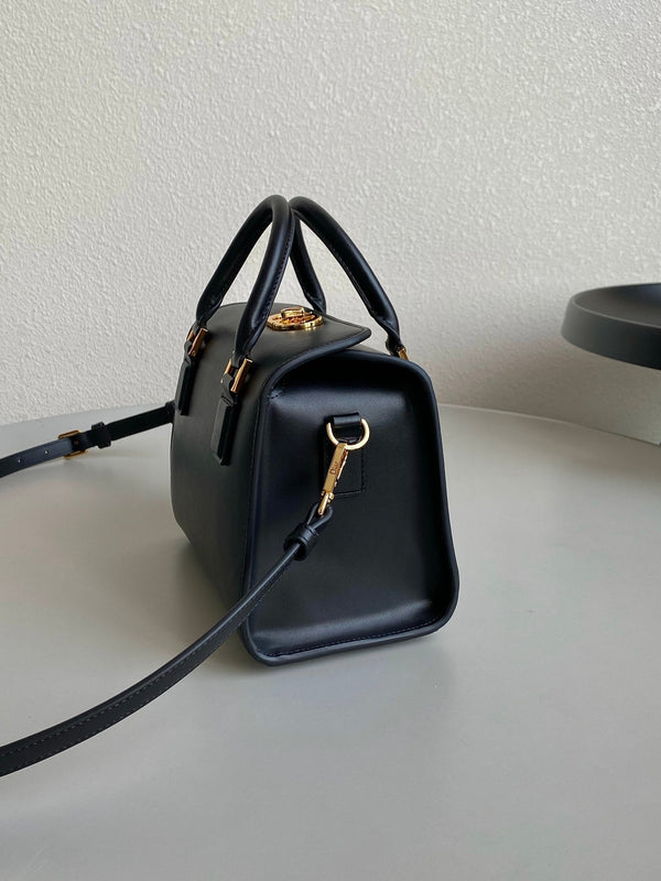 BOSTON 20 HANDBAG IN BLACK CALFSKIN
