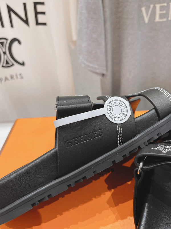 STAR-PATTERNED SANDAL BLACK CALFSKIN