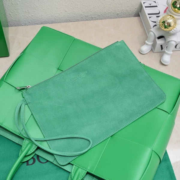 BV Medium Arco Tote 38cm Intreccio Leather