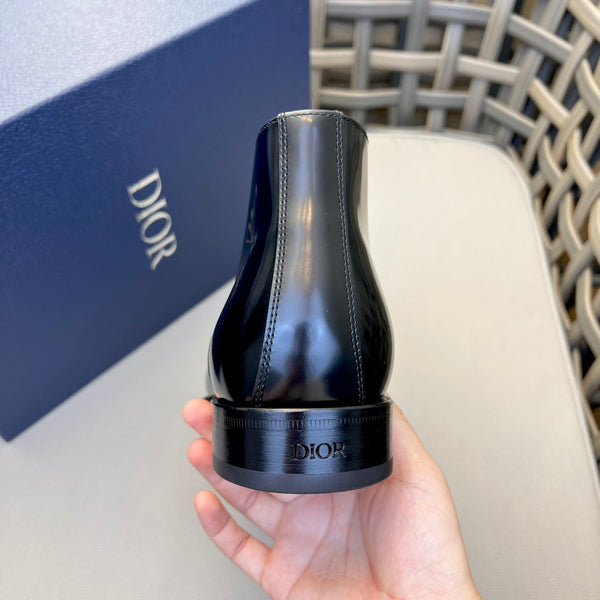 STIVALETTO CON LACCI CD HOMME IN PELLE DI VITELLO GOFFRATA NERA