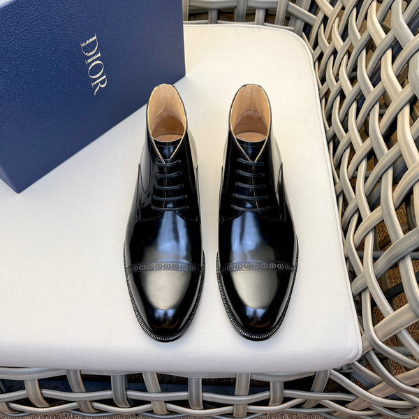 STIVALETTO CON LACCI CD HOMME IN PELLE DI VITELLO GOFFRATA NERA