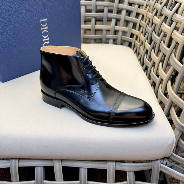 STIVALETTO CON LACCI CD HOMME IN PELLE DI VITELLO GOFFRATA NERA