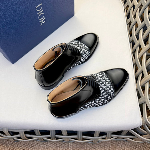 CD HOMME LACE-UP ANKLE BOOT BLACK AND WHITE CALFSKIN