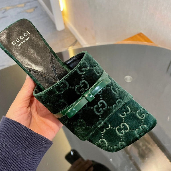 SANDALI CON TACCO ALTO IN VELLUTO GG CON BELLISSIMI DETTAGLI CON LOGO VERDE FORESTA