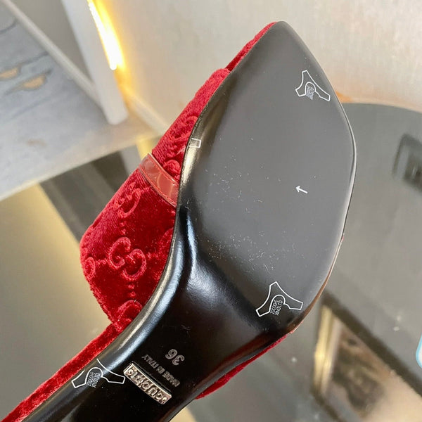 SANDALI CON TACCO ALTO IN VELLUTO GG CON BELLISSIMI DETTAGLI CON LOGO ROSSO VINO