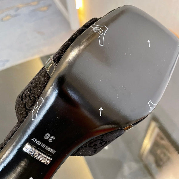 SANDALI CON TACCO ALTO IN VELLUTO GG CON BELLISSIMI DETTAGLI CON LOGO NERO