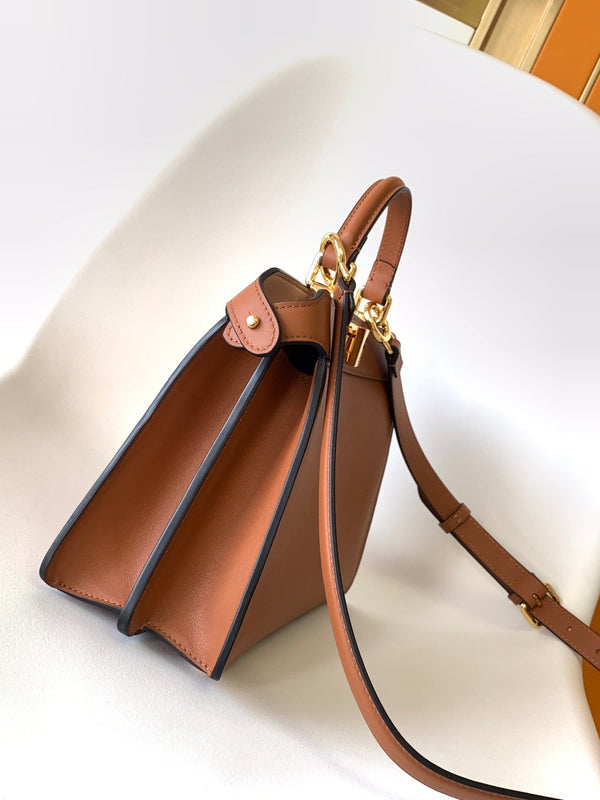 Borsa Peekaboo ISeeU piccola da 27 cm in pelle di agnello dorata, hardware dorato