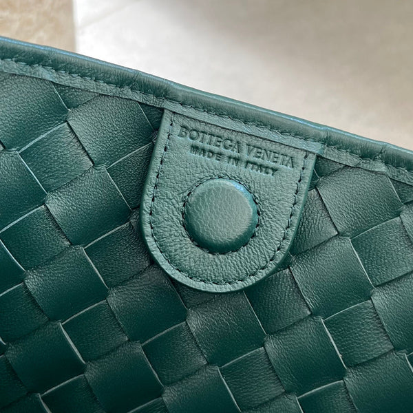 SARDINA 33 CON CATENA IN PELLE DI AGNELLO VERDE SCURO