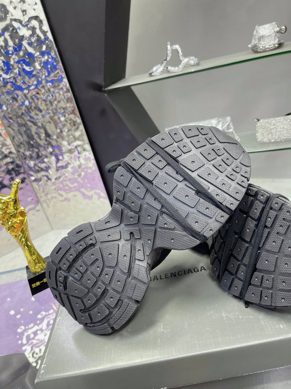 3XL SNEAKER IN BLACK MESH AND POLYURETHANE