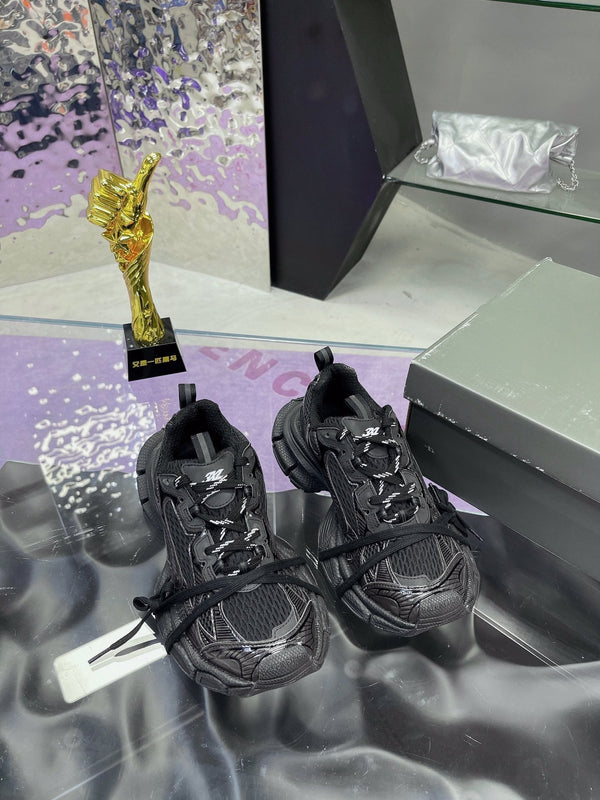 3XL SNEAKER IN BLACK MESH AND POLYURETHANE