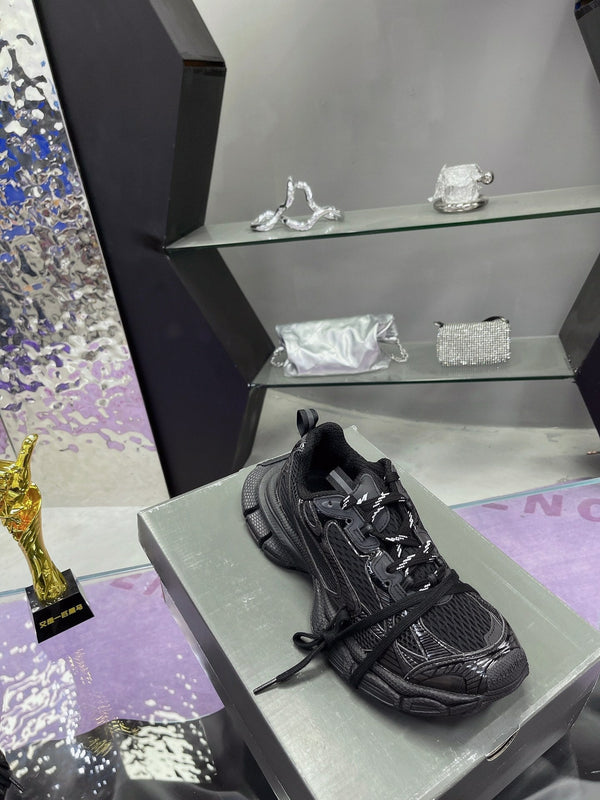 3XL SNEAKER IN BLACK MESH AND POLYURETHANE