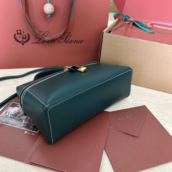 BORSA EXTRA L27 IN PELLE DI VITELLO LISCIA BLU PAVONE CON FERRAMENTA ORO