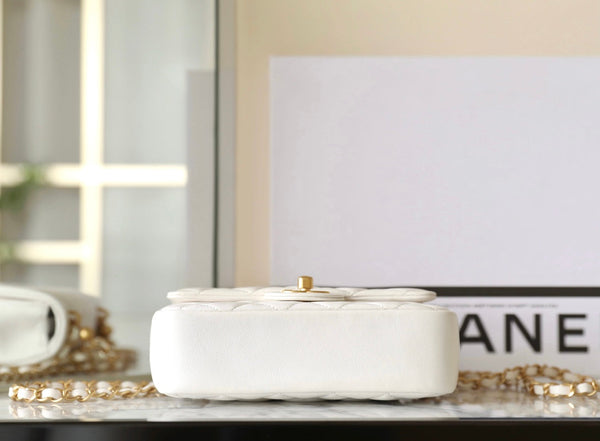 cc 24p mini borsa con patta 17cm pelle di agnello bianca catena di perle