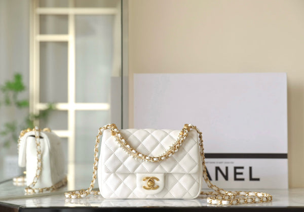 cc 24p mini borsa con patta 17cm pelle di agnello bianca catena di perle