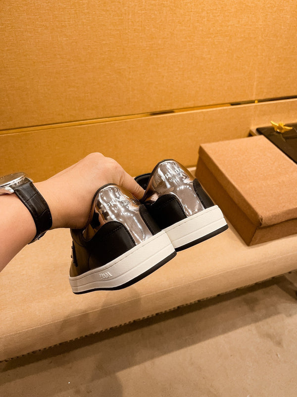 PRA SNEAKER IN BLACK CALFSKIN WITH GLOSSY GOLDEN